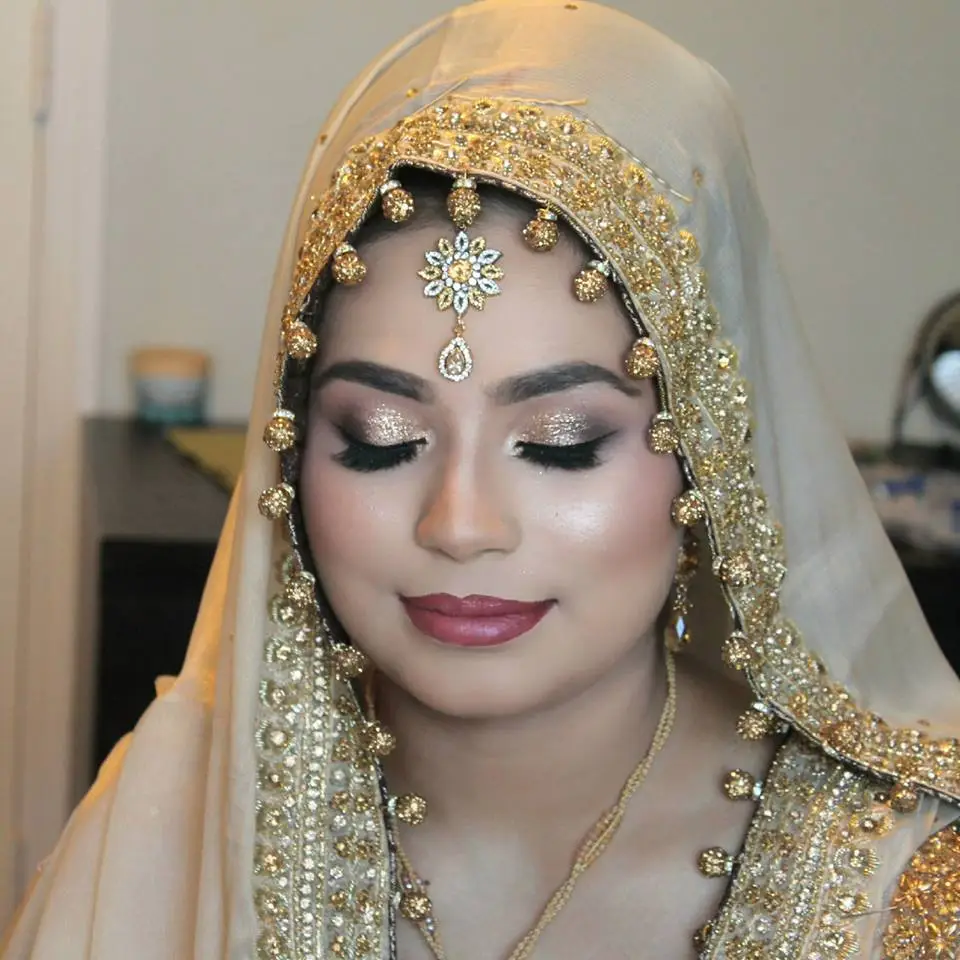 Dupatta and jewellery setting by Bridal Art Studio
