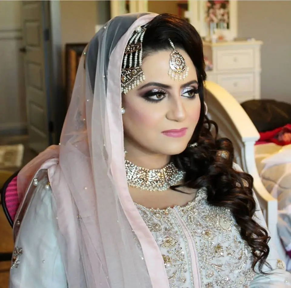 Dupatta and jewellery setting by Bridal Art Studio