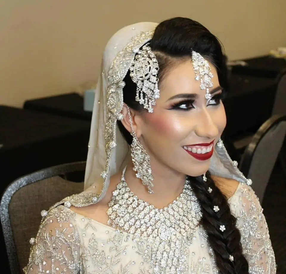 Dupatta and jewellery setting by Bridal Art Studio