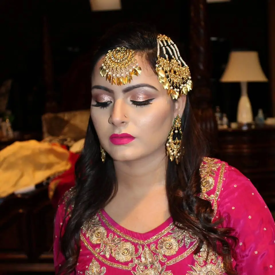 Dupatta and jewellery setting by Bridal Art Studio
