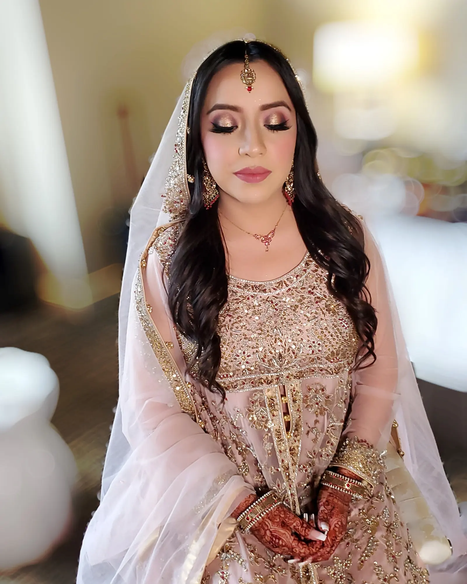 Dupatta and jewellery setting by Bridal Art Studio